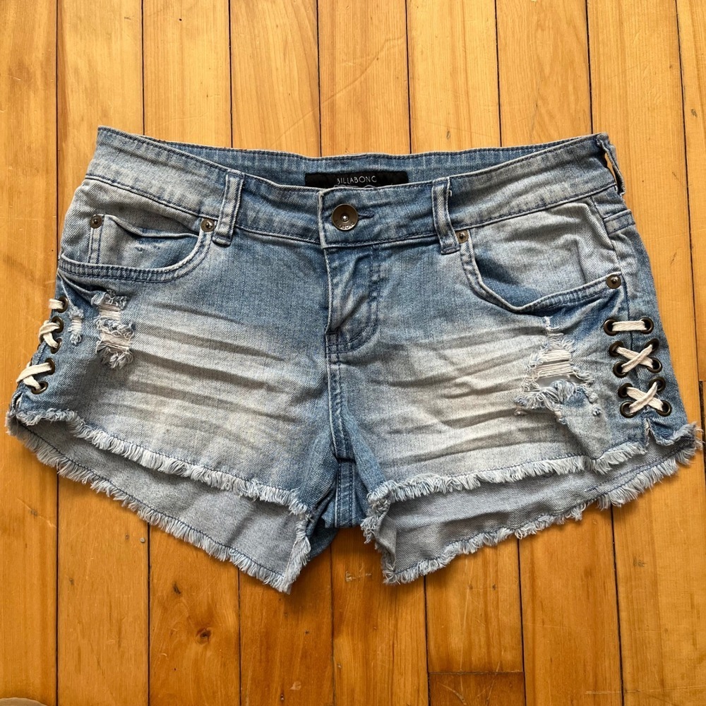 Billabong Lite Hearted Distressed Lace Up Denim Shorts Light Wash Size 25